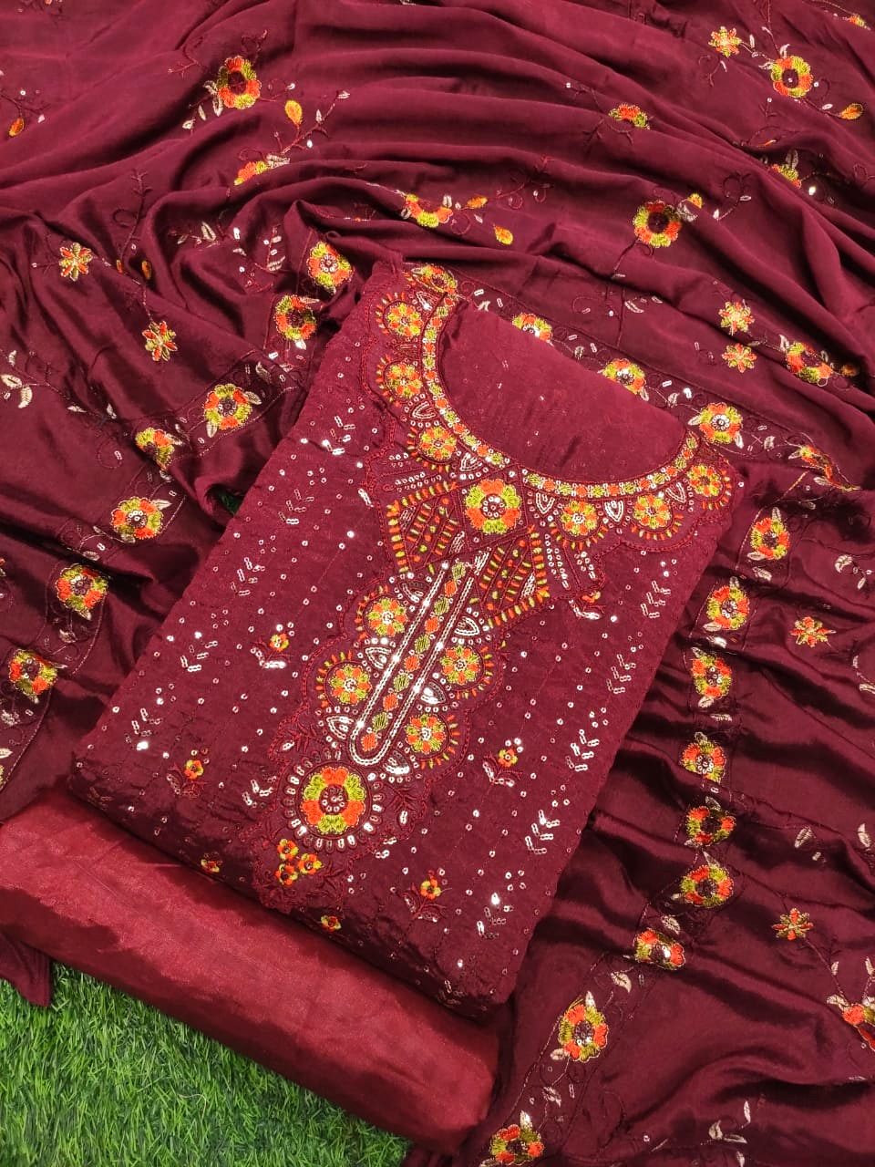 প্রিমিয়াম আনস্টিজ থ্রি পিস