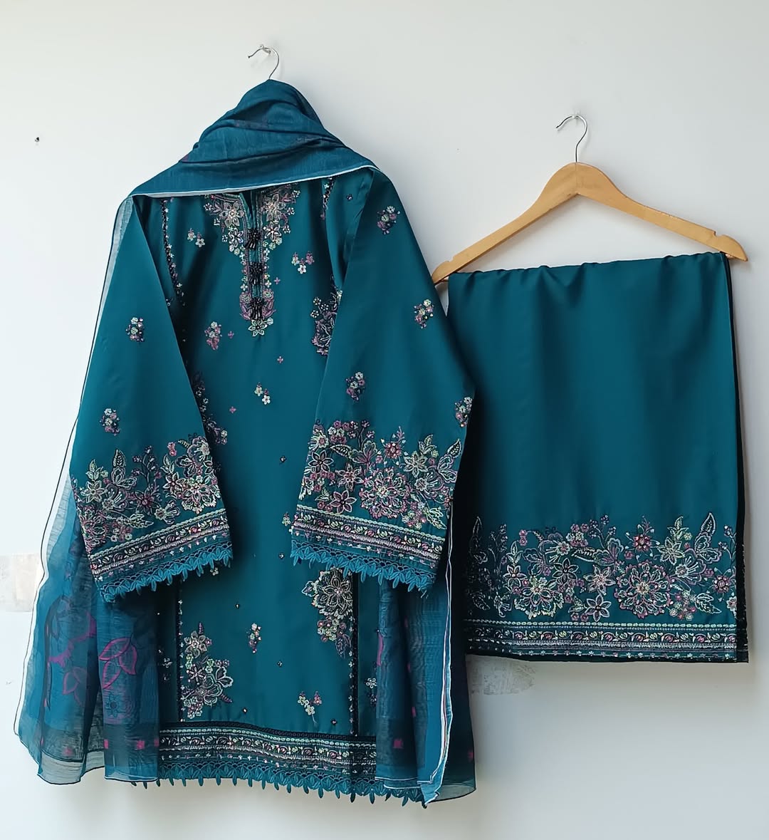 এমব্রয়ডারি থ্রি পিস